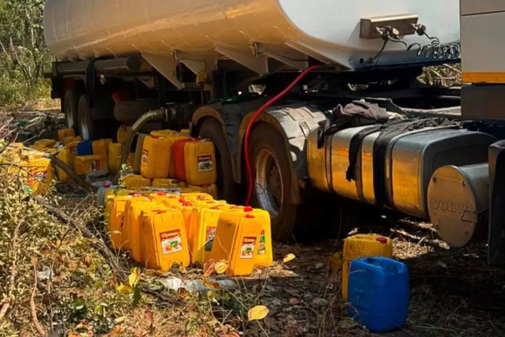 Angola trava contrabando de 17.800 litros de combustível para a RDC