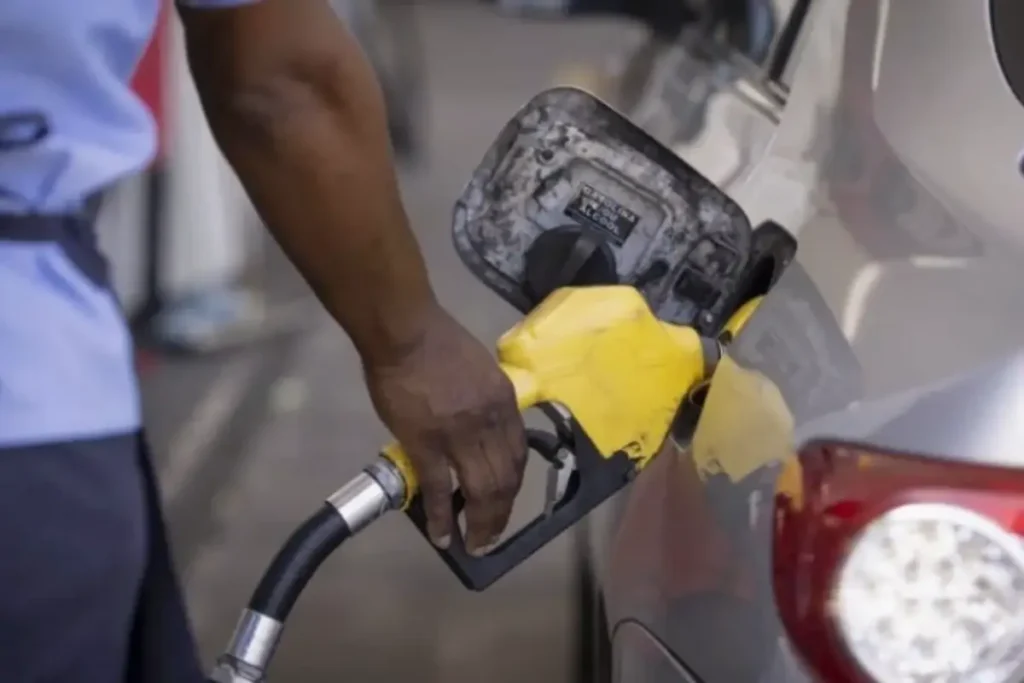 Gasóleo sobe para 420 kwanzas por litro em Angola