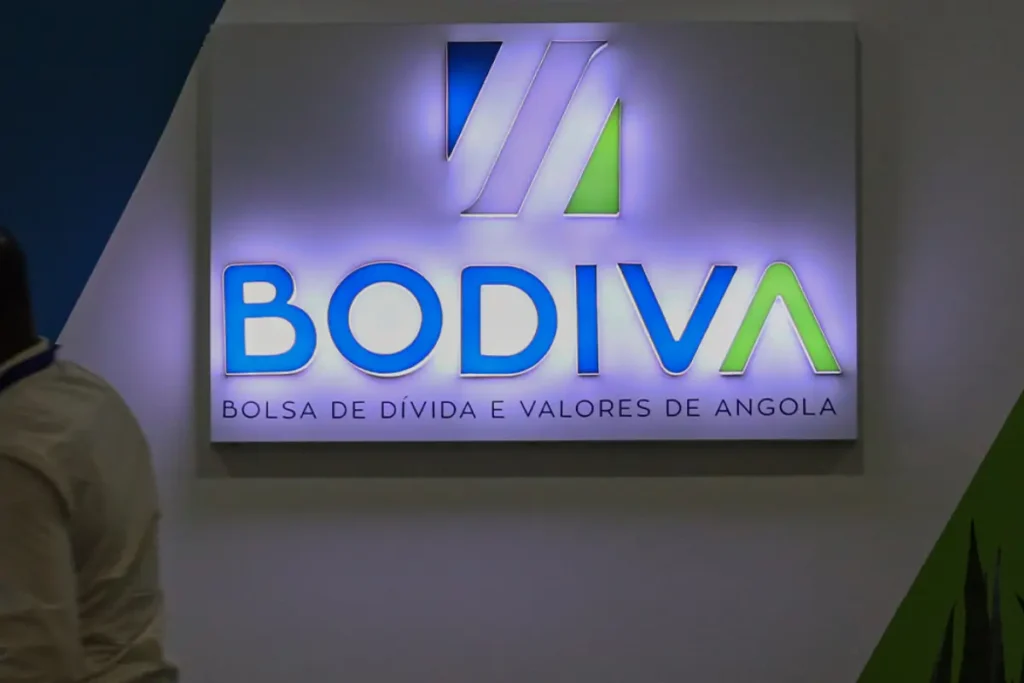 Investidores vendem acções de bancos para entrar na Unitel